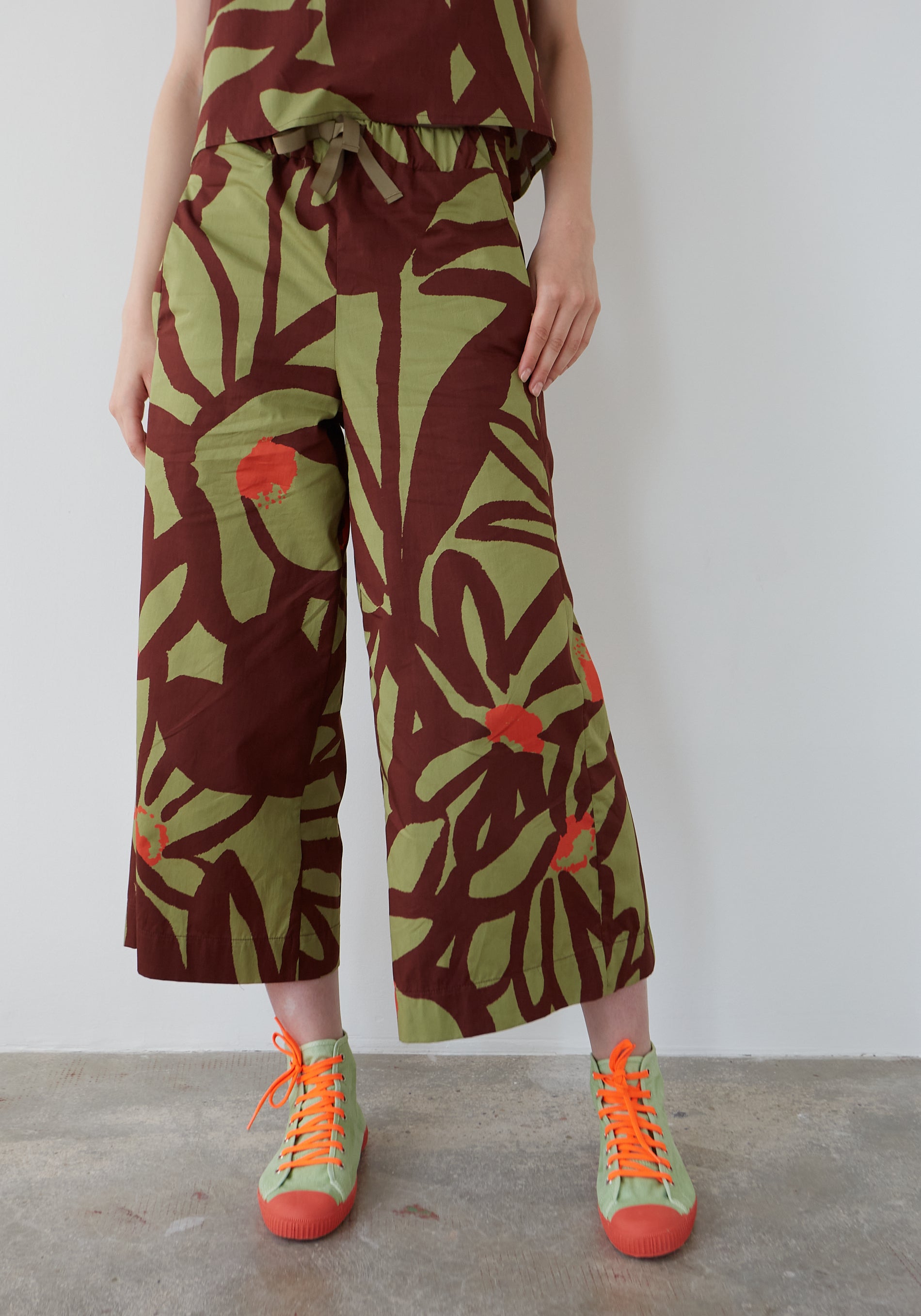 Pantalón Bomba Flores Caqui