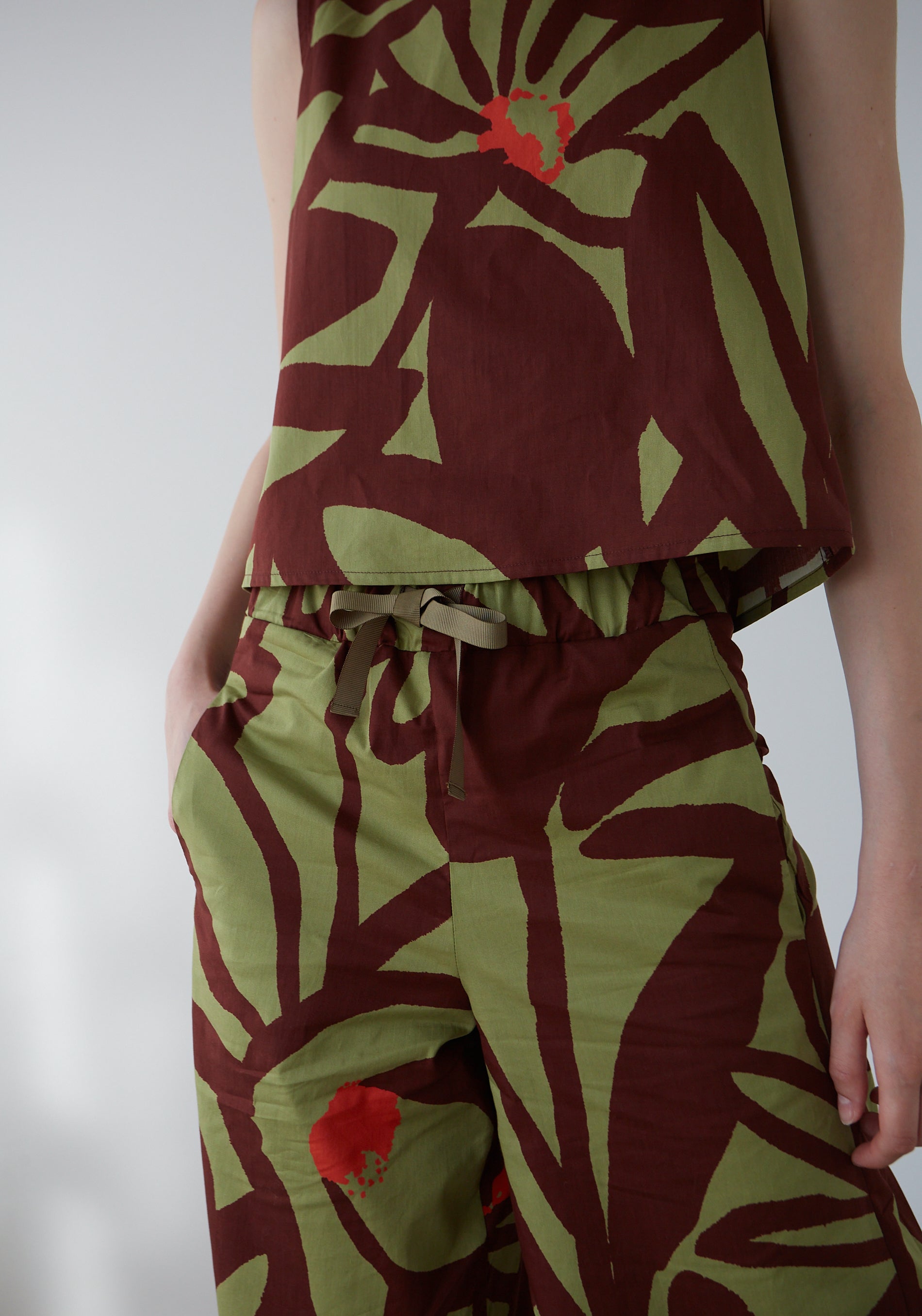 Pantalón Bomba Flores Caqui