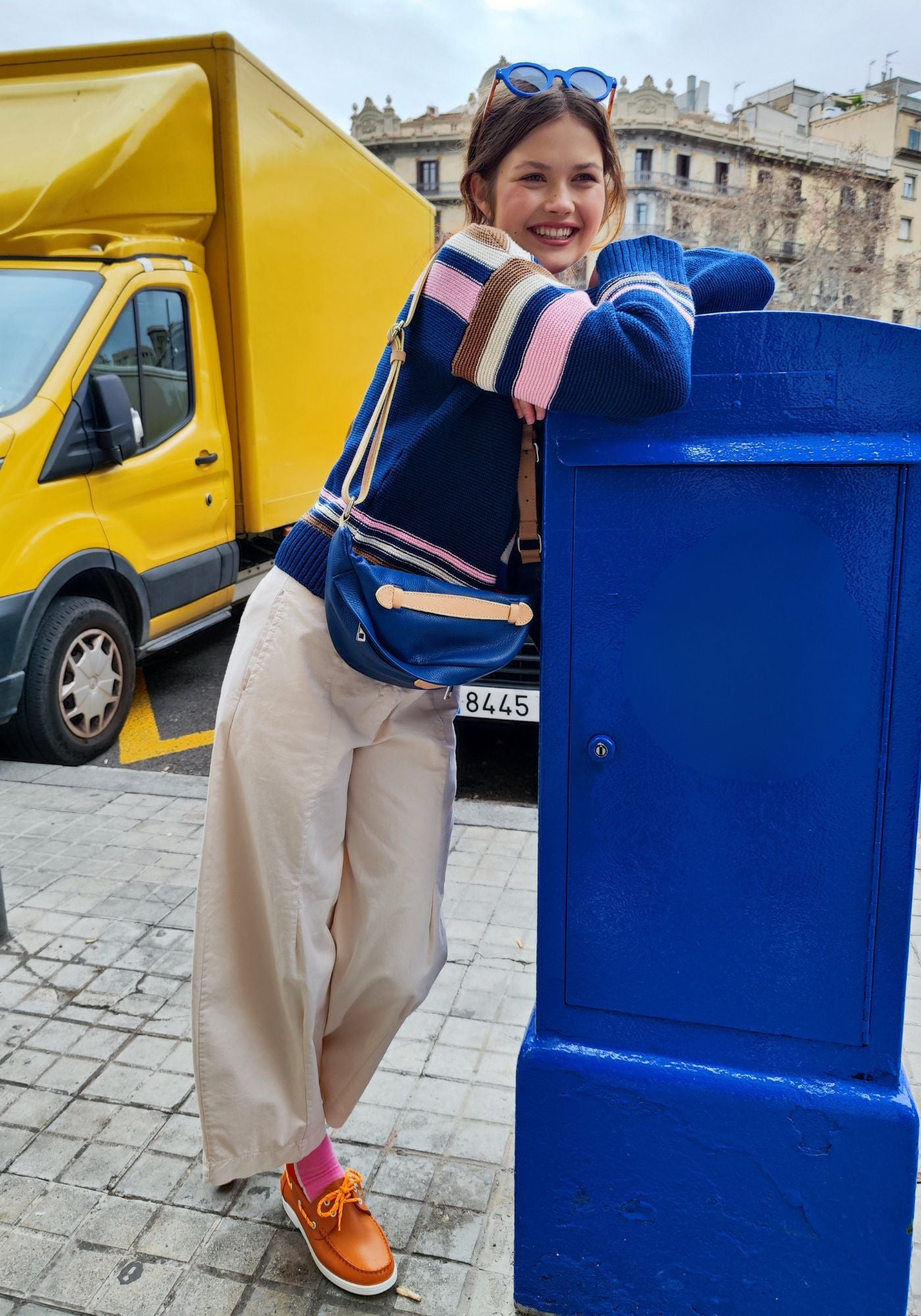 Blaue Gürteltasche aus Leder